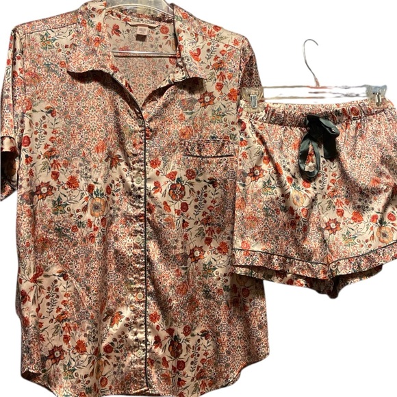 Victoria's Secret Other - Victoria's Secret Multicolor Floral pajama set